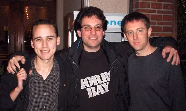 Ba hacker khét tiếng (từ trái qua): Adrian Lamo, Kevin Mitnick, Kevin Poulsen. Ảnh chụp năm 2001. Nguồn: Wikipedia.