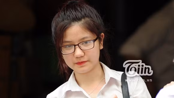 Hot girl An Japan rạng rỡ đi thi tốt nghiệp
