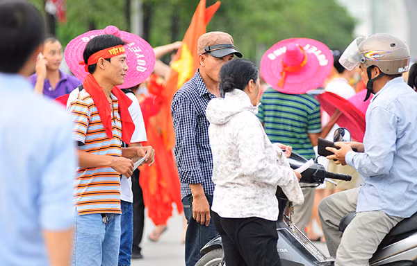 Giá vé chợ đen không còn quá cao như ngày hôm qua (12/9)