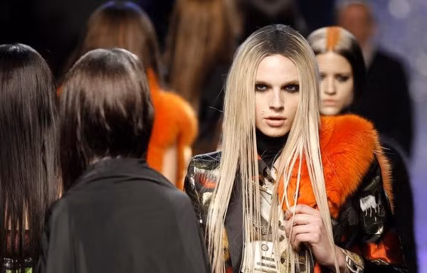  Andreja Pejic tham gia trình diễn bộ sưu tập của Jean Paul Gaultier hồi năm 2012 với tư cách là người mẫu nam nhưng mặc đồ nữ. Ảnh: Reuters