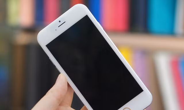Bản dựng iPhone 6 màu trắng mới xuất hiện tại Hà Nội. Ảnh: Thành Duy (Zing). 