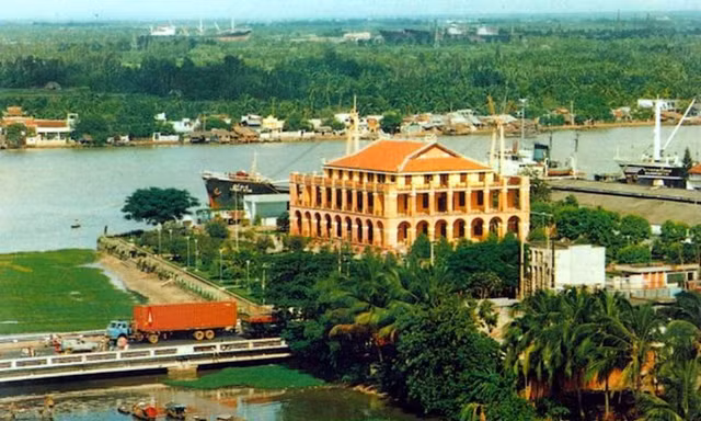 Bến Nhà Rồng