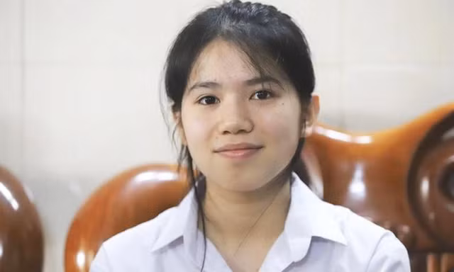 Nữ sinh trường huyện có điểm thi cao nhất Hà Tĩnh: "Vừa học vừa chơi", học Tiếng Anh vì mê phim