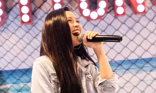 Suni Hạ Linh khuấy động sự kiện thời trang với bản remix “Không sao mà, em đây rồi“