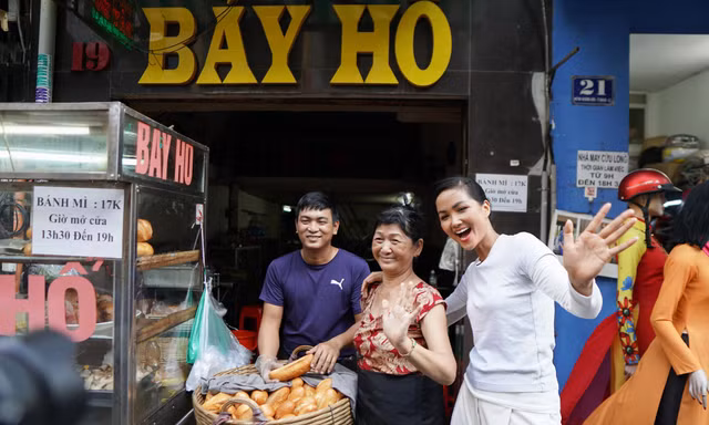“Ăn sập” các tiệm bánh mì trứ danh ở Sài Gòn cùng Hoa hậu H'Hen Niê