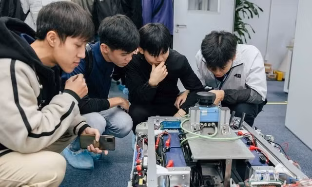 Loạt đại học yêu cầu 8 điểm Toán cho ngành bán dẫn: Học phí thế nào?