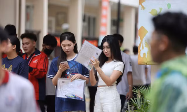 Thí sinh thừa nhận chụp đề thi tốt nghiệp gửi ra ngoài nhờ giải