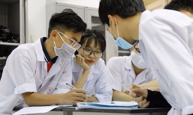 Cơ hội nào cho thí sinh xét tuyển vào trường Y, Dược với tổ hợp C00, D01, A01