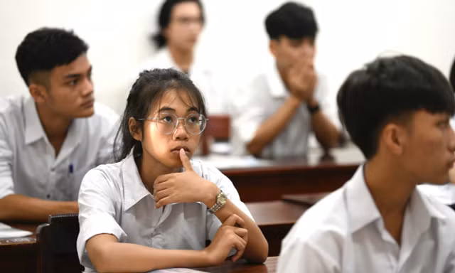 Thí sinh dự thi môn Ngữ Văn kì thi tốt nghiệp THPT 2025. Ảnh: Như Ý