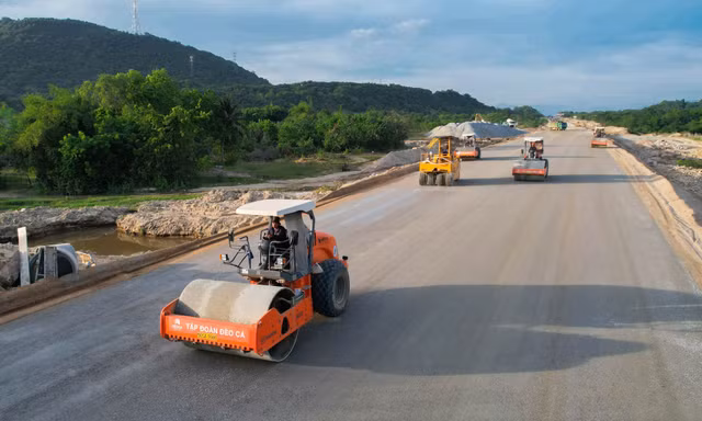 Gỡ vướng thể chế để thúc đẩy tăng trưởng 