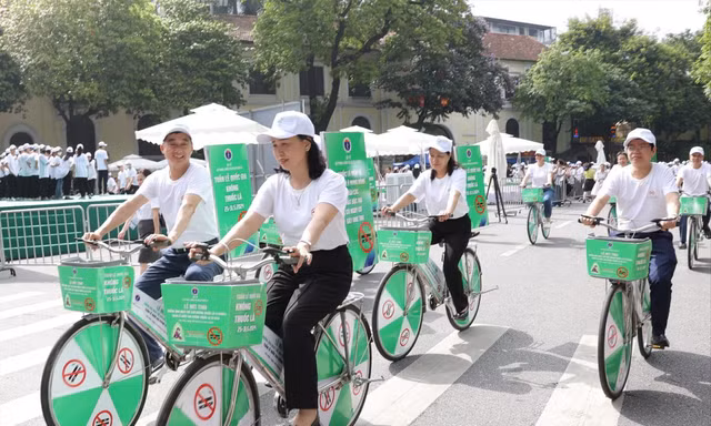 Hút thuốc lá điện tử: Tổn hại chất lượng giống nòi 