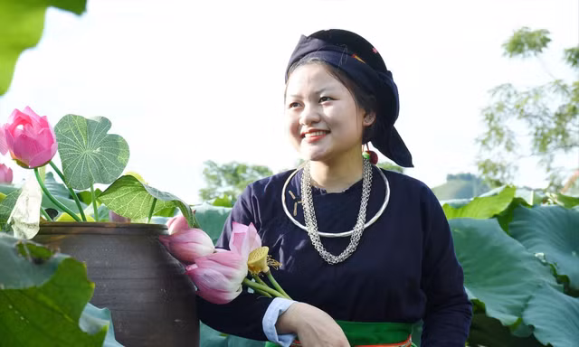 Thiếu nữ dân tộc Tày mang Khắp Cọi về Thủ đô 