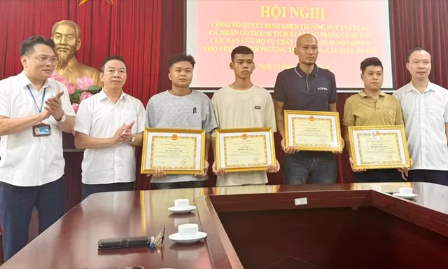 Những người hùng giữa đời thường 