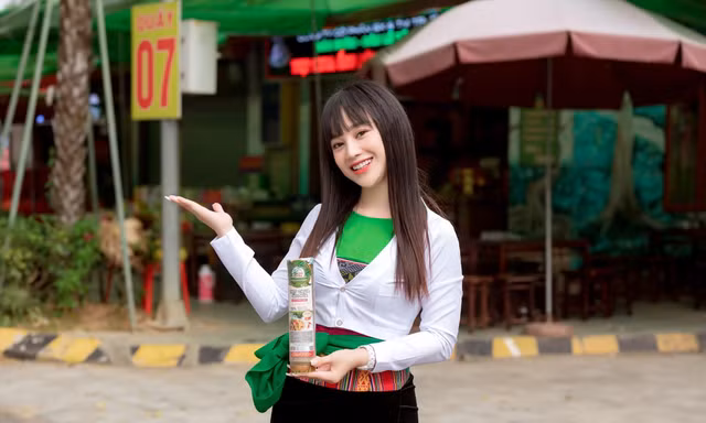 Đưa thịt chua vượt lũy tre làng 