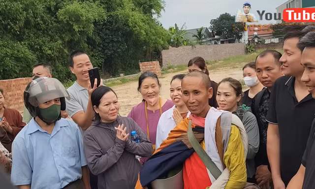 'Trend' đầu đà giữa mùa Phật đản 