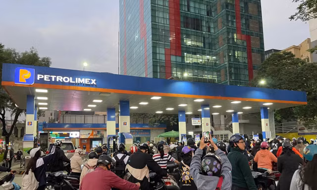 Báo động 'lỗ hổng' dự trữ xăng dầu 
