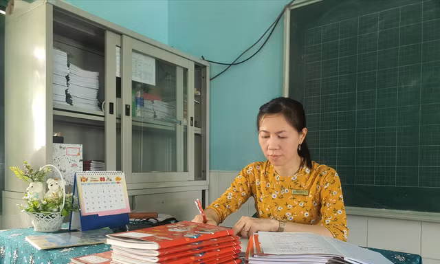 Giáo viên 'chạy sô'