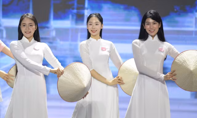 Chung khảo Hoa hậu Việt Nam 2024: Sân khấu hoành tráng và giàu cảm xúc 