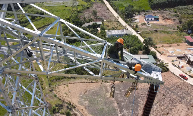 Trên đại công trường 500kV mạch 3 - Bài 11: Những sợi cáp đầu tiên 