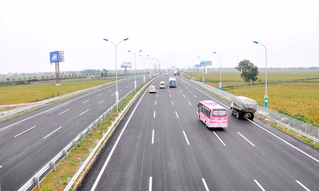 12 đoạn cao tốc Bắc – Nam: Chỉ định thầu vẫn cần công khai, minh bạch 