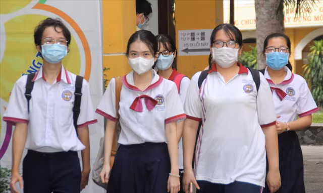 Thí sinh tham dự kỳ thi tốt nghiệp THPT 2021 tại TPHCM 