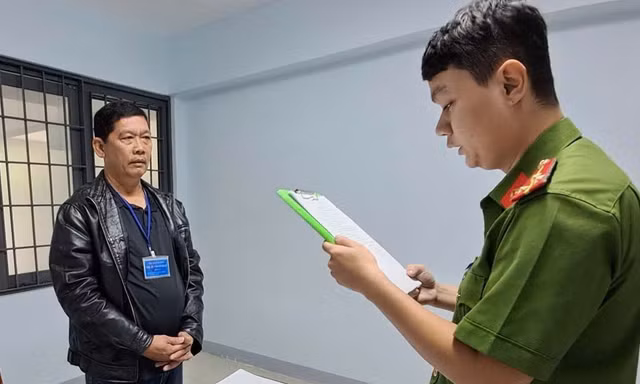 Khởi tố chủ nhà nghỉ tổ chức đánh bạc để thu 'tiền xâu'