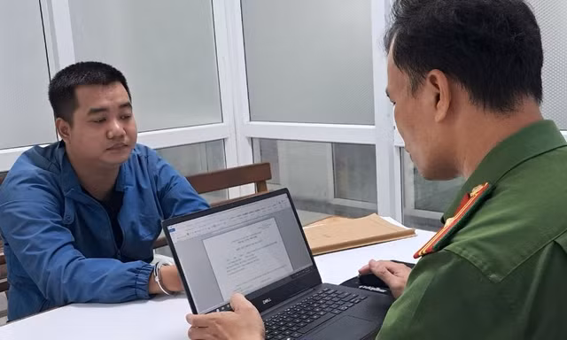 Nhân viên ngân hàng lừa tiền của khách để trả 'vay nóng'