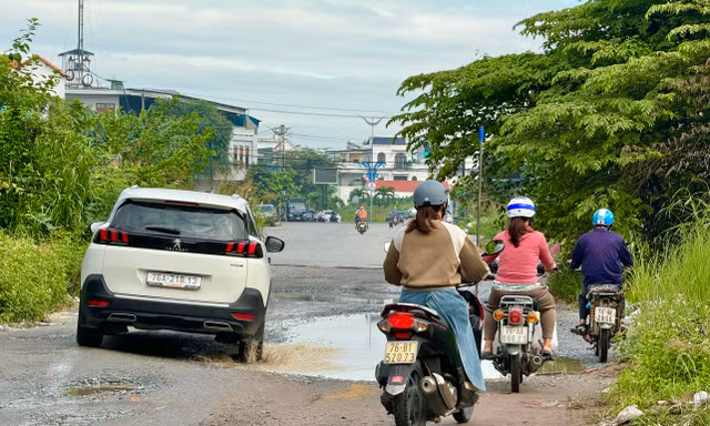 Cận cảnh tuyến đường ‘đau khổ’ ở Quảng Ngãi