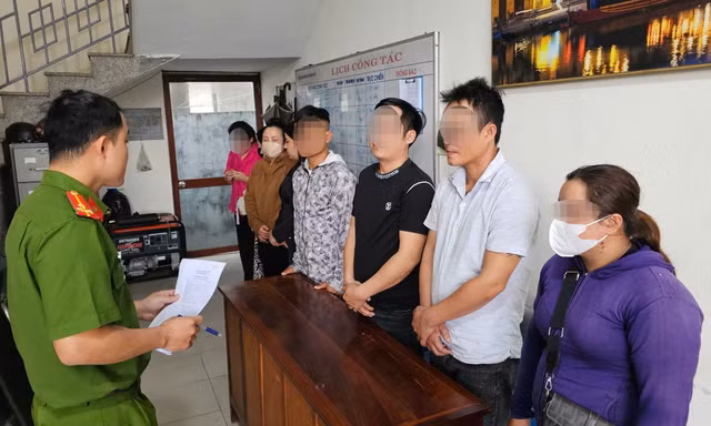 Hàng chục đối tượng đuổi đánh nhau vì bạn gái bị trêu chọc