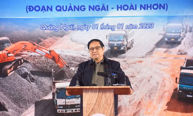 Thủ tướng Chính phủ Phạm Minh Chính phát biểu chỉ đạo tại lễ khởi công.