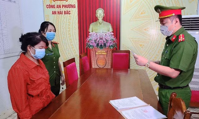 Mua hàng loạt sổ đỏ giả rồi mang đi lừa đảo