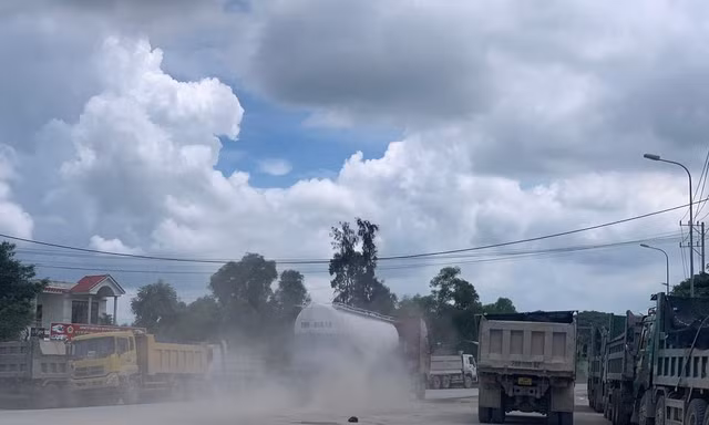 Quảng Ngãi: Người dân Khu kinh tế Dung Quất bị 'tra tấn' vì phải ăn ngủ cùng bụi