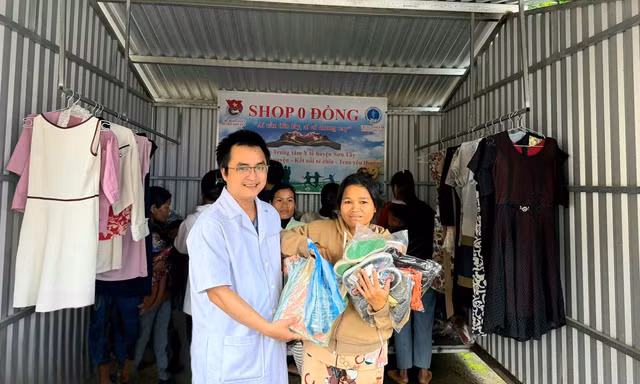 Gian hàng 0 đồng của các bác sĩ trẻ vùng cao Quảng Ngãi