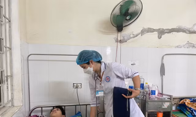 Ăn bánh mì, 6 người bị ngộ độc nhập viện cấp cứu