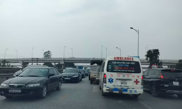 Nhiều tuyến quốc lộ, cao tốc nhộn nhịp phương tiện ngày mùng 4 Tết