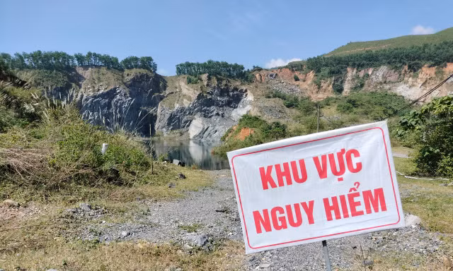 Ruộng hoang hóa, nông dân khốn khổ bên những mỏ đá nham nhở