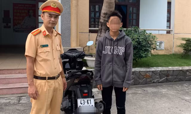 Xử phạt thanh niên đi xe máy thả 2 tay khi đổ đèo Hải Vân