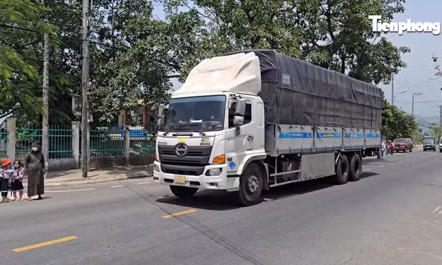 Xử lý xe quá tải đi vào đường cấm sau phản ánh của Tiền Phong