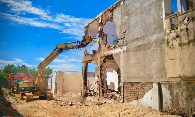 Người dân Quảng Ngãi tự nguyện tháo dỡ nhà, giao mặt bằng thi công cao tốc Bắc Nam