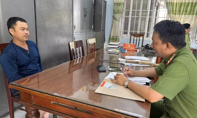 Đối tượng Dương Đại tại cơ quan công an. Ảnh: CACC