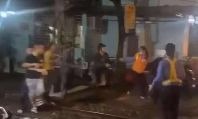 Khởi tố các nhóm người hành hung hai nữ nhân viên gác chắn đường sắt ở Đà Nẵng