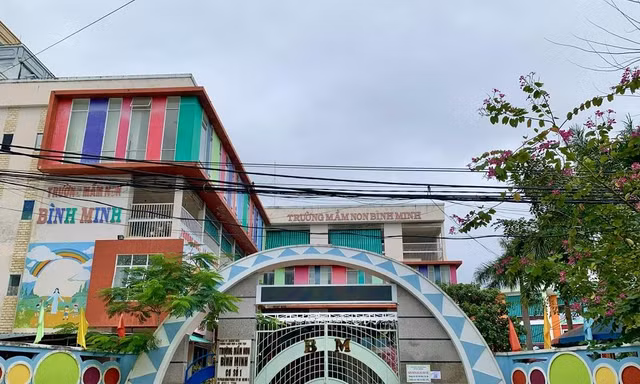 Nhiều phụ huynh bậc mầm non, tiểu học vẫn còn tâm lý lo sợ, e ngại vì con em chưa được tiêm vaccine nên chưa muốn cho con đến trường.