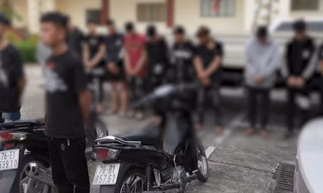 Nguồn cơn nhóm thiếu niên bị truy sát, một người bị chém rơi khỏi xe tử vong