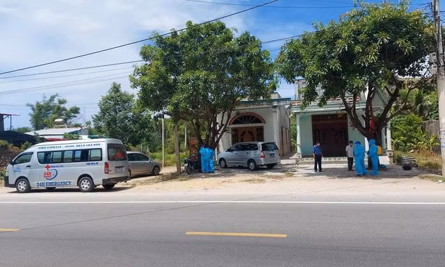 Ngành Y tế Quảng Ngãi đang khẩn trương truy vết, khoanh vùng và thực hiện các biện pháp phòng, chống dịch cấp bách trên địa bàn, sau khi có 6 ca mắc COVID-19.