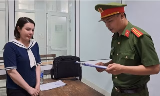 Vay bạn bè, đồng nghiệp của chồng tiền tỷ rồi chiếm đoạt