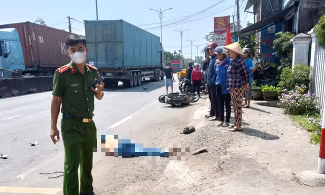 Va chạm với xe container, người đàn ông ở Quảng Ngãi tử vong tại chỗ