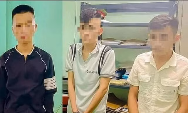 Bắt nhóm đối tượng dùng dao khống chế, dọa giết người đi đường để cướp tài sản