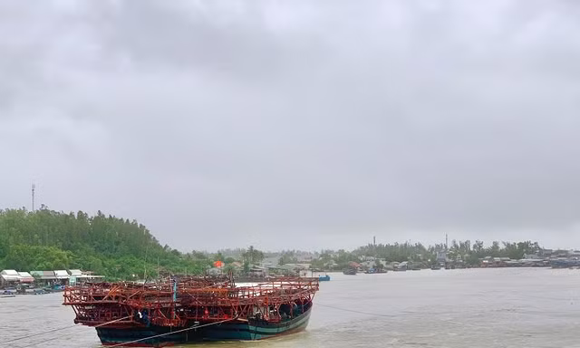 Vùng cửa biển Sa Cần nơi 3 ngư dân mất tích.
