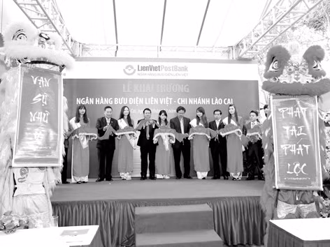 Khai trương LienVietPostBank Lào Cai