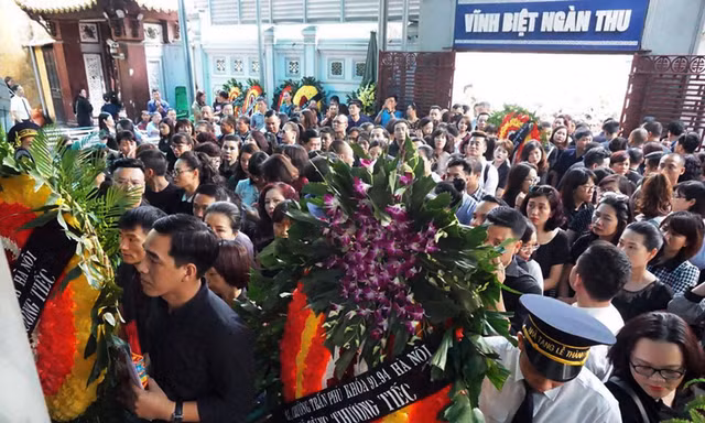 Đẫm nước mắt trong đám tang nạn nhân vụ tai nạn ở hầm Kim Liên